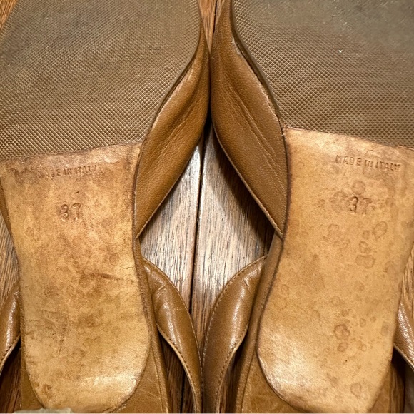 Manolo Blahnik Tan Leather Heels - Picture 5 of 10